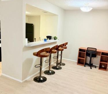 Addison Apartment | Central 1BR Retreat by Hospital and tollway