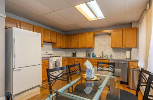 North End Apartment | Central 3 Bed 1 Bath in Historic Building