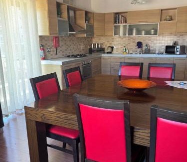 Pembroke Apartment | Central 3 Bedroom Apartment