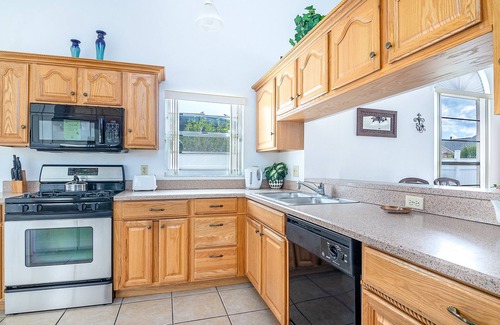 Indian Wells Villa | Central 3b/2b With Private Pool Close To Parks