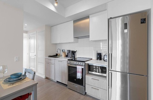 Church and Wellesley Hotel | Central 3BR - Free Parking - Downtown