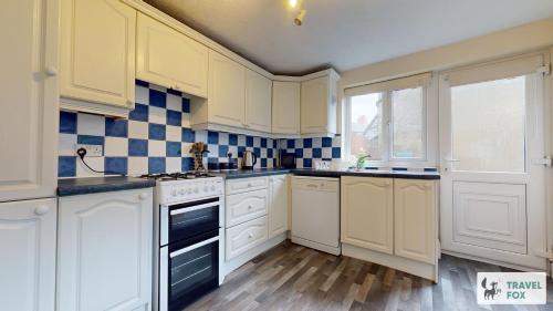 Cleethorpes House | Central 5 Bedroom House Parking