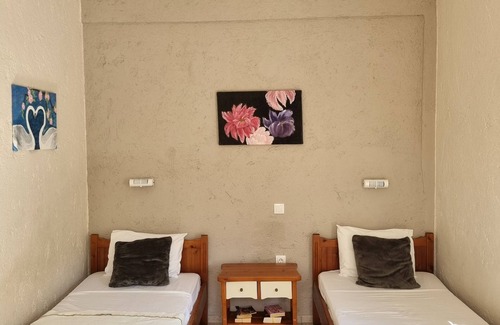 Agios Vasileios Hotel | Central apartment just across the beach!