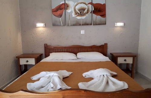 Agios Vasileios Hotel | Central apartment just across the beach!