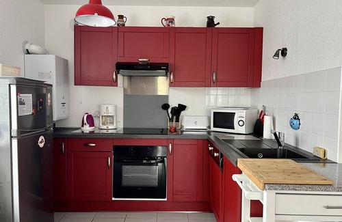 Cambo-les-Bains Apartment | Central Apartment with Terrace Parking Internet