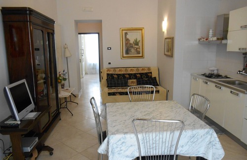 Chiaia House | Central Apartment 100 m from the sea "MERGELLINA"