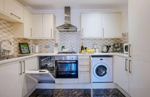 Northampton Apartment | Central Apartment with Free Parking & Fast Wifi
