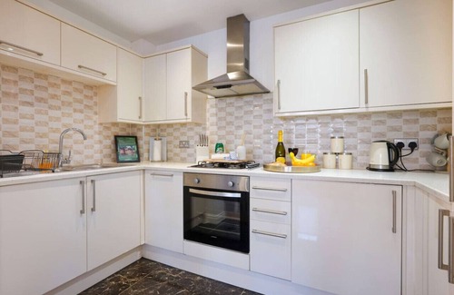 Northampton Apartment | Central Apartment with Free Parking & Fast Wifi