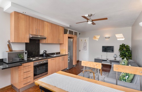 Cape Town City Centre Apartment | Central Apartment With Incredible Mountain Views