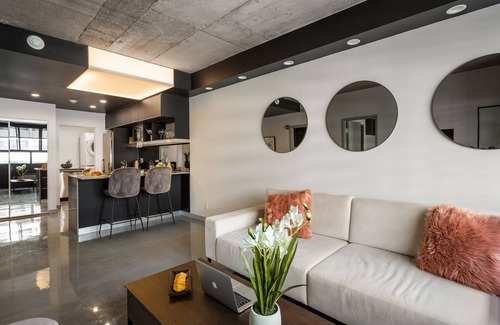Shaughnessy Village Apartment | Central Apartment with All Amenities