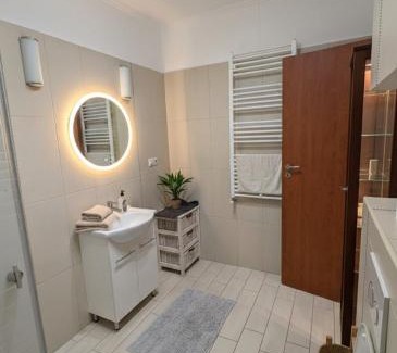 Palace District Apartment | Central Astoria Spacious Apartment