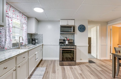 Auburn Apartment | Central Auburn Apartment w/Porch: Pets Welcome!