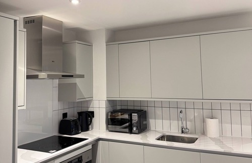 Bordesley Apartment | Central Birmingham Luxury 2 Bedroom Apartment with Fast WiFi and Games Table
