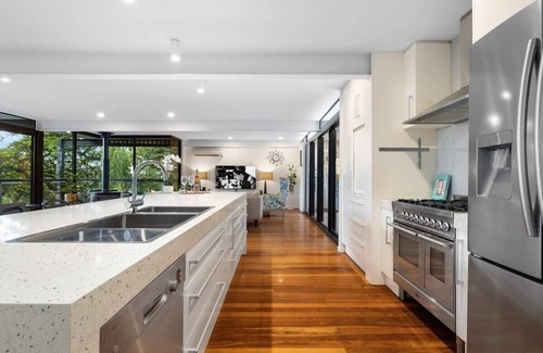 Seven Hills House | Central Brisbane Family Home|Calm Springs|Pool