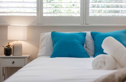 Seven Hills House | Central Brisbane Family Home|Calm Springs|Pool