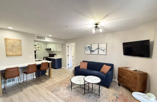 Garden Hills House | Central Buckhead Apartment