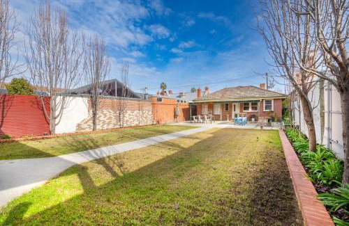 Albury House | Central Charm