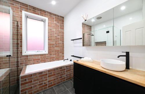 Albury House | Central Charm