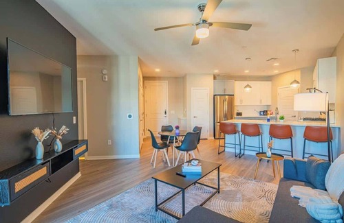 Orange Heights Apartment | Central City Retreat | Pool, Gym, Parking & W/D