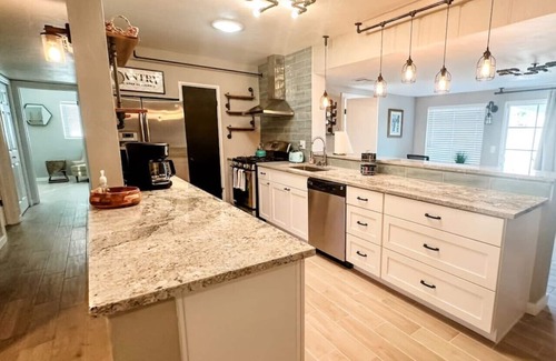 Rosemont West House | Central /Cozy/3 BR 1 BA/Fenced Yard/Carport