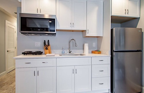 Truxton Circle Apartment | Central DC Flat | Sleeps 3 | Convention Center