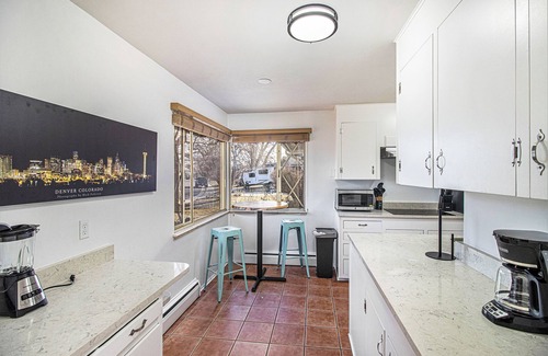 Southeast House | Central Denver 4 bedroom Sleeps 8 Relaxation Zone Close to Everything!