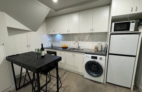 Devonport Apartment | Central Devonport Loft- A/C Near Ocean & CBD