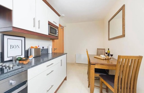 Dublin Apartment | Central Dublin Stay 1 Bedroom Apartment Sleeps 4