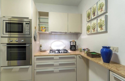 Torri del Benaco Apartment | CENTRAL ELEGANT APARTMENT WITH PRIVATE PARKING