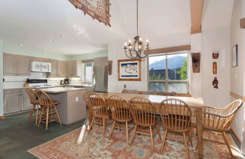 Blackcomb House | Central Family-Friendly Ski Home w/2 x Parking