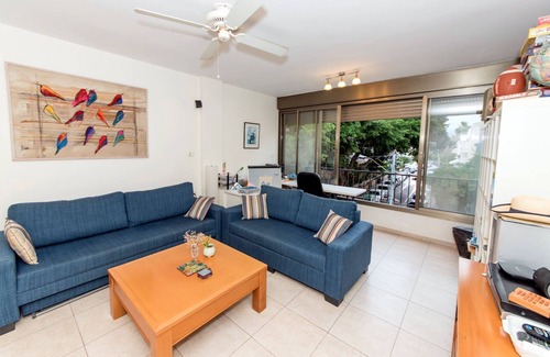 Tel Aviv Promenade Apartment | Central family-sized home – a block from Gordon Beach!