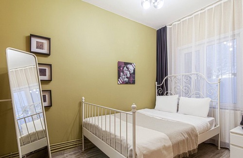 Cihangir Apartment | Central Flat w Backyard 5 min to Taksim Square