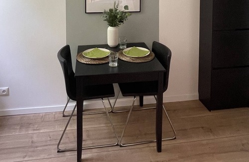 Duisburg Mitte Apartment | Central furnished ground floor apartment in Duisburg-Neudorf