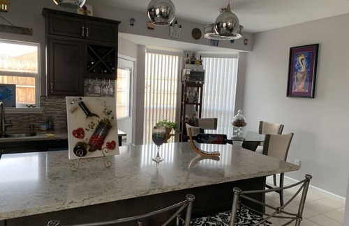 Ederville House | Central Gem! 10 minutes to AT&T stadium, Rangers Ballpark, and Six Flags!