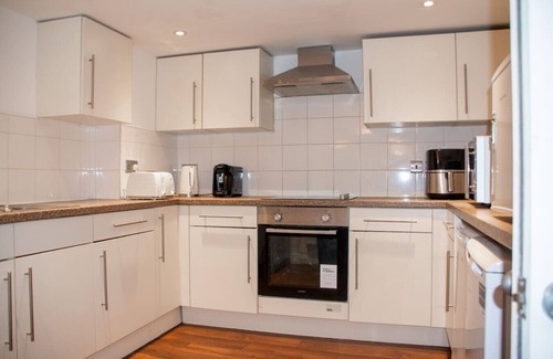 Pontrilas House | Central House, Near Train & Fun!