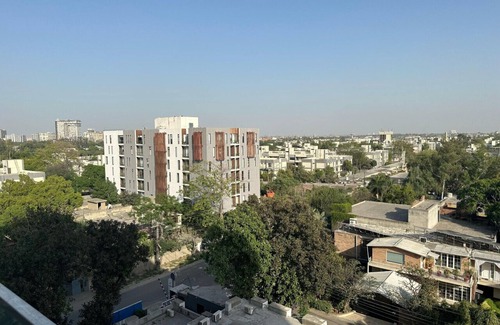 Lahore Apartment | Central Lahore 2 Bed Apartment with Roof Access, Gym