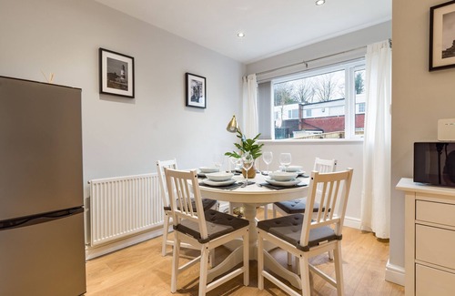 Newcastle-upon-Tyne House | Central large 3 bedroom home