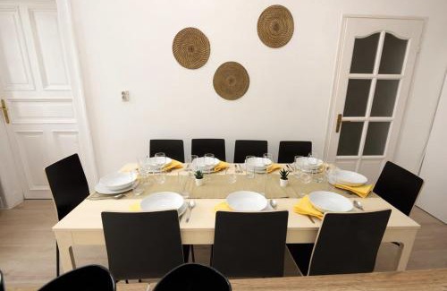 Csarnok negyed Apartment | Central large cosy apartment