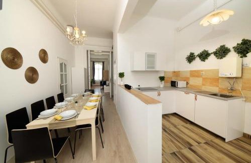 Csarnok negyed Apartment | Central large cosy apartment