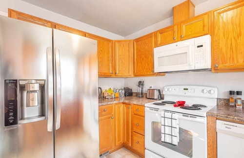 Alberta Arts District House | CENTRAL LOCATION, DUPLEX CLOSE TO ALBERTA ART DISTRICT!