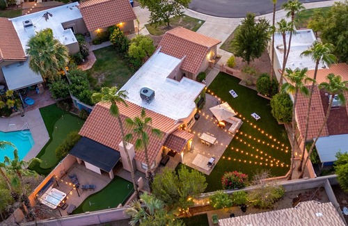 Chandler House | Central Location, Hot tub, Putting Green, Movie Projector, Large Yard