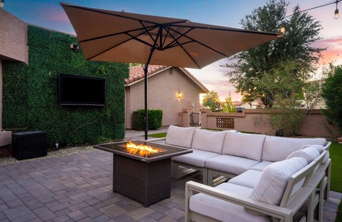 Chandler House | Central Location, Hot tub, Putting Green, Movie Projector, Large Yard