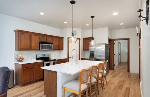 Bozeman House | Central Location with Western Flair