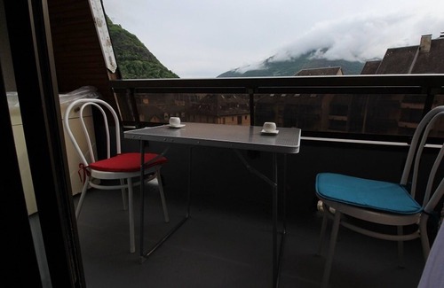 Bagneres-de-Luchon Apartment | Central LUCHON Apartment - 1BR - Sleeps 4 - Balcony - Parking - Near Lift & Spa