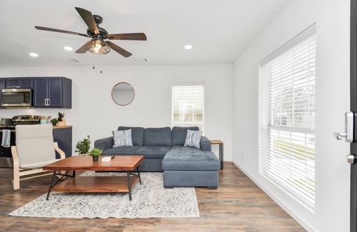 MacGregor House | Central Luxe Retreat - Sleeps 8 - Free Parking