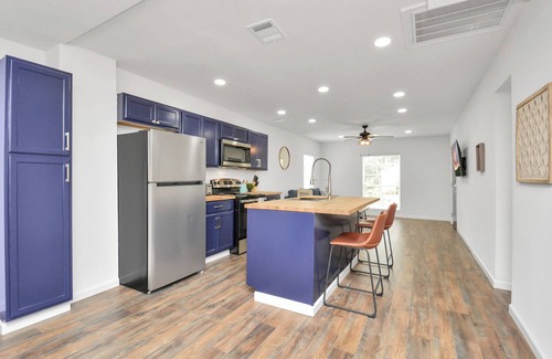 MacGregor House | Central Luxe Retreat - Sleeps 8 - Free Parking
