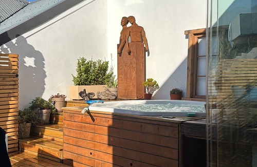 Franschhoek Apartment | Central Luxury Loft with Fireplace and Jacuzzi
