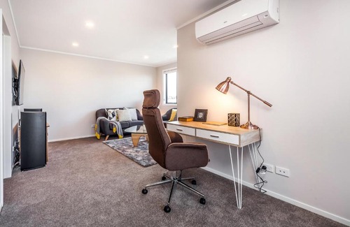 Manukau City Apartment | Central Manukau Hideaway