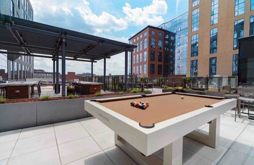 The Gulch Apartment | Central Nashville Luxe Suite with Pool Access