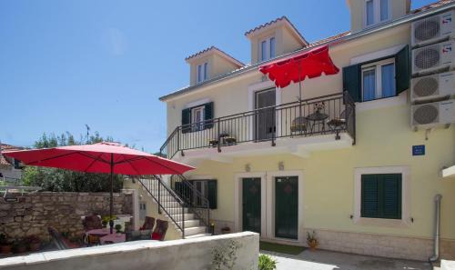 Split House | Central Old Town Rooms